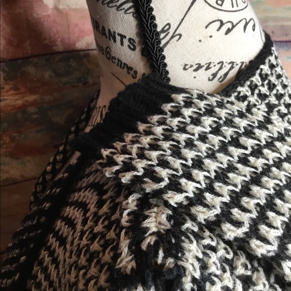 Women’s 🌸SOLD🌸 Knitted Cardigan - Picture 6 of 8